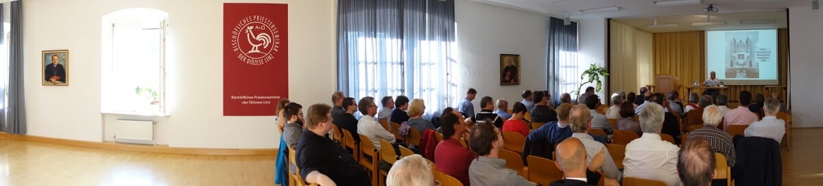 Peter Planyavsky (Österreichisches Orgelforum) beim Symposium zu „50 Jahre Linzer Rudigierorgel“