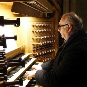 Domorganist Wolfgang Kreuzhuber an der Rudigierorgel