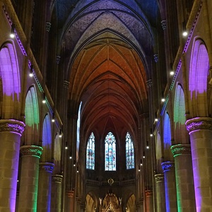 Buntes FARBENSPIEL im Mariendom Linz