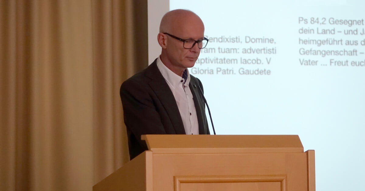 Christoph Freilinger (Österreichisches Liturgisches Institut) beim Symposium zu „50 Jahre Linzer Rudigierorgel“
