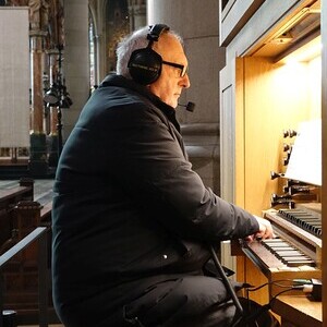 Domorganist Wolfgang Kreuzhuber an der Pflüger-Chororgel
