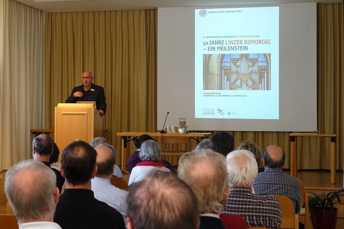Wolfgang Kreuzhuber (Leiter des Zentrums für Orgelforschung) bei seinem Referat „Die dänische Orgelreform und was von ihr blieb“.