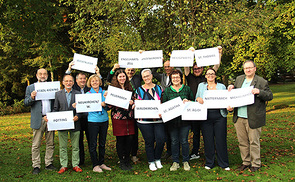 Das Kernteam mit den Namen jener Pfarrgemeinden, die zur zukünftigen Pfarre gehören. 