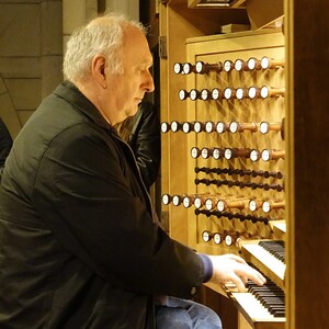Weiterbildung für Domführer:innen an der Rudigierorgel mit Domorganist Wolfgang Kreuzhuber / © Dommusikverein Linz/Stefanie Petelin Weiterbildung für Domführer:innen an der Rudigierorgel mit Domorganist Wolfgang Kreuzhuber