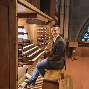 Gerhard Raab an der Rudigierorgel bei der ORGEL.LITURGIE „Oley, oley, oley, Oley!“