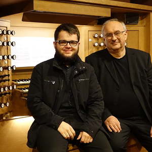 Domorganist Wolfgang Kreuzhuber mit seinem Registranten Florian Zethofer an der Rudigierorgel