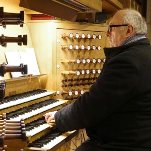 Domorganist Wolfgang Kreuzhuber an der Rudigierorgel