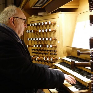 Domorganist Wolfgang Kreuzhuber an der Rudigierorgel