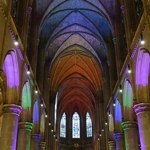 Buntes FARBENSPIEL im Mariendom Linz