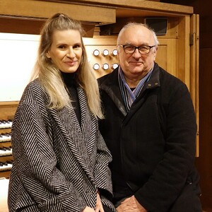 Mezzosopranistin Gerda Lischka und Domorganist Wolfgang Kreuzhuber an der Rudigierorgel