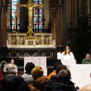 Pastoralassistentin Stefanie Hinterleitner mit Gemeinde