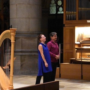 Standing Ovations für die Mitwirkenden des HARFONISCHen RAUMKLANGs