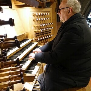 Domorganist Wolfgang Kreuzhuber an der Rudigierorgel