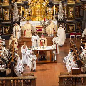 Abschlussgottesdienst im Stift Schlierbach / Foto Haijes Die Visitation im Dekanat Windischgarsten wurde mit einem festlichen Gottesdienst abgeschlossen.