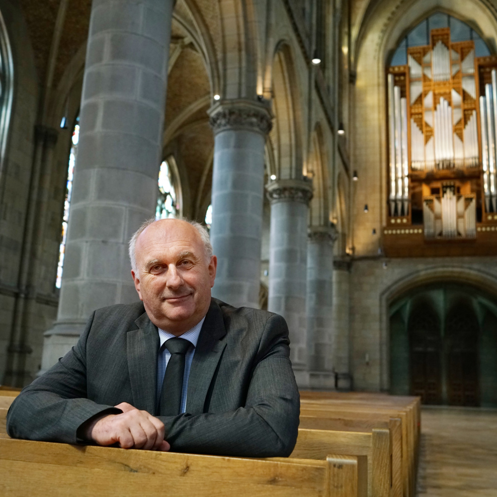 Domorganist Wolfgang Kreuzhuber im Mariendom Linz