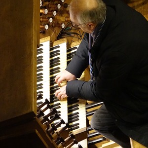 Domorganist Wolfgang Kreuzhuber an der Rudigierorgel