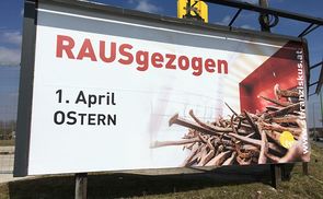 Plakat-Aktion der Pfarre Wels-St. Franziskus als 'Hingucker' 