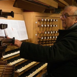 Domorganist Wolfgang Kreuzhuber an der Rudigierorgel