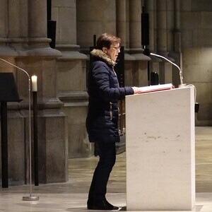 Kantorin Eva Freilinger beim Antwortpsalm