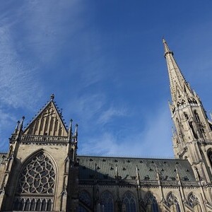 Mariendom Linz im Sonnenschein