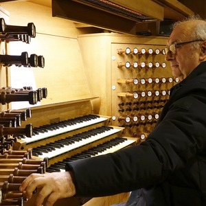 Domorganist Wolfgang Kreuzhuber an der Rudigierorgel