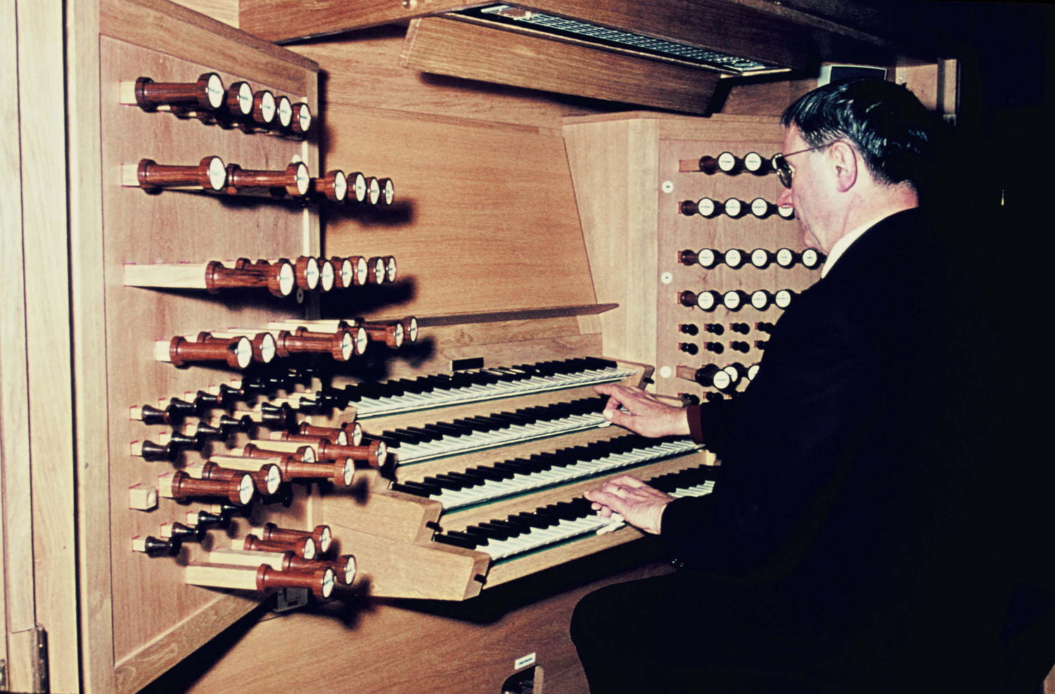 Gaston Litaize an der Rudigierorgel im Mariendom Linz