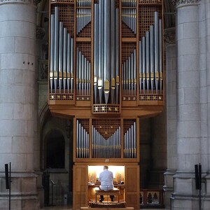 Domorganist Wolfgang Kreuzhuber an der Chororgel