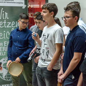 'FUNARTE macht Schule' Abschlussfest des Projektes der Katholischen Jungschar/Dreikönigsaktion mit der Stelzhammerschule / NMS 3 Linz. Schülerinnen und Schüler gestalteten ausgehend vom ProjektpartnerInnenbesuch von FUNARTE aus Nicaragua im Rahmen de
