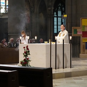 Dompfarrer Maximilian Strasser bei der Gabenbereitung