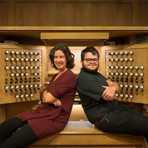 Elke Eckerstorfer mit Registrant Florian Zethofer  an der Rudigierorgel