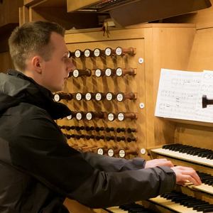 Gerhard Raab an der Rudigierorgel