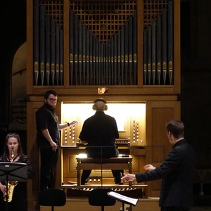 Domorganist Wolfgang Kreuzhuber mit Registrant (Subdirigent) Florian Zethofer an der Chororgel