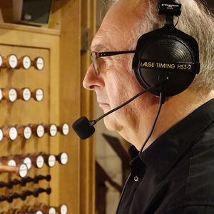 Domorganist Wolfgang Kreuzhuber an der Rudigierorgel