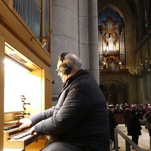 Domorganist Wolfgang Kreuzhuber an der Chororgel