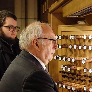 Domorganist Wolfgang Kreuzhuber mit Registrant Florian Zethofer an der Rudigierorgel