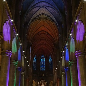 Buntes FARBENSPIEL im Mariendom Linz