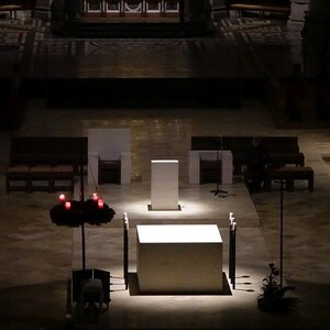 Blick in den Altarraum