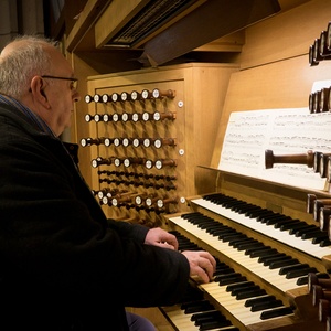 Domorganist Wolfgang Kreuzhuber an der Rudigierorgel