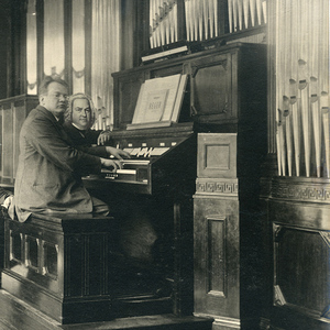 Max Reger mit Johann Sebastian Bach an der Welte-Orgel