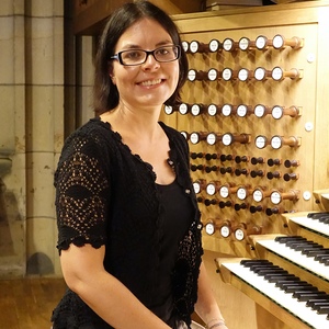 Bettina Leitner-Pelster an der Rudigierorgel