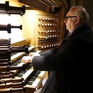 Domorganist Wolfgang Kreuzhuber an der Rudigierorgel